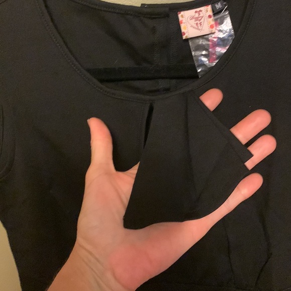 Keyhole Top - Picture 7 of 8